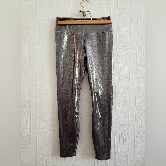 Nike One Icon Dri-Fit Silver 7/8 Leggings - Picture 5 of 6